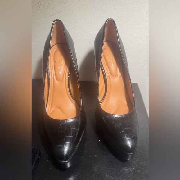 Elegant Black Platform Heels - Picture 2 of 4